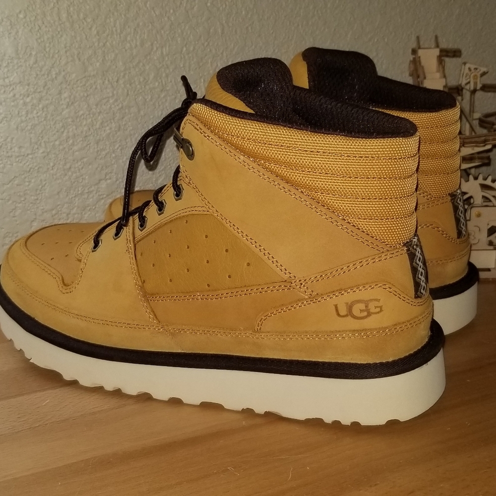 UGG Boots for Men Sz 11 Light WT.